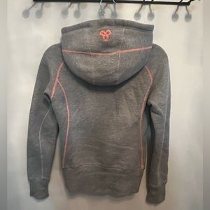 Heather grey with neon pink accent full zip-up hoodie | S | TNA | Aritzia